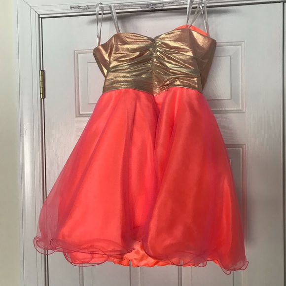 Mac Duggal Strapless Homecoming/Party Dress - Picture 2 of 5